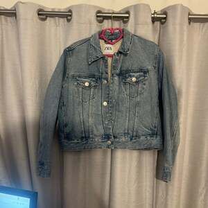 ZARA Women's Blue Sherpa Lined Denim Trucker Jacket